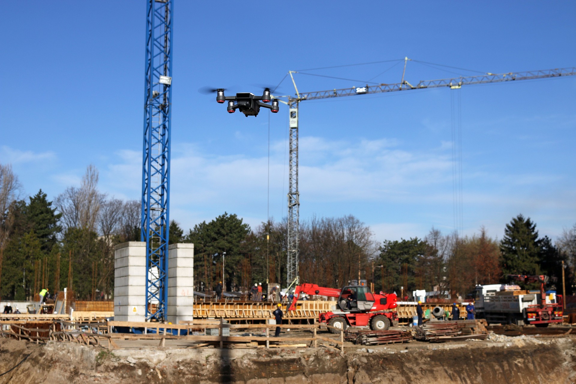 Il drone sorvola il cantiere